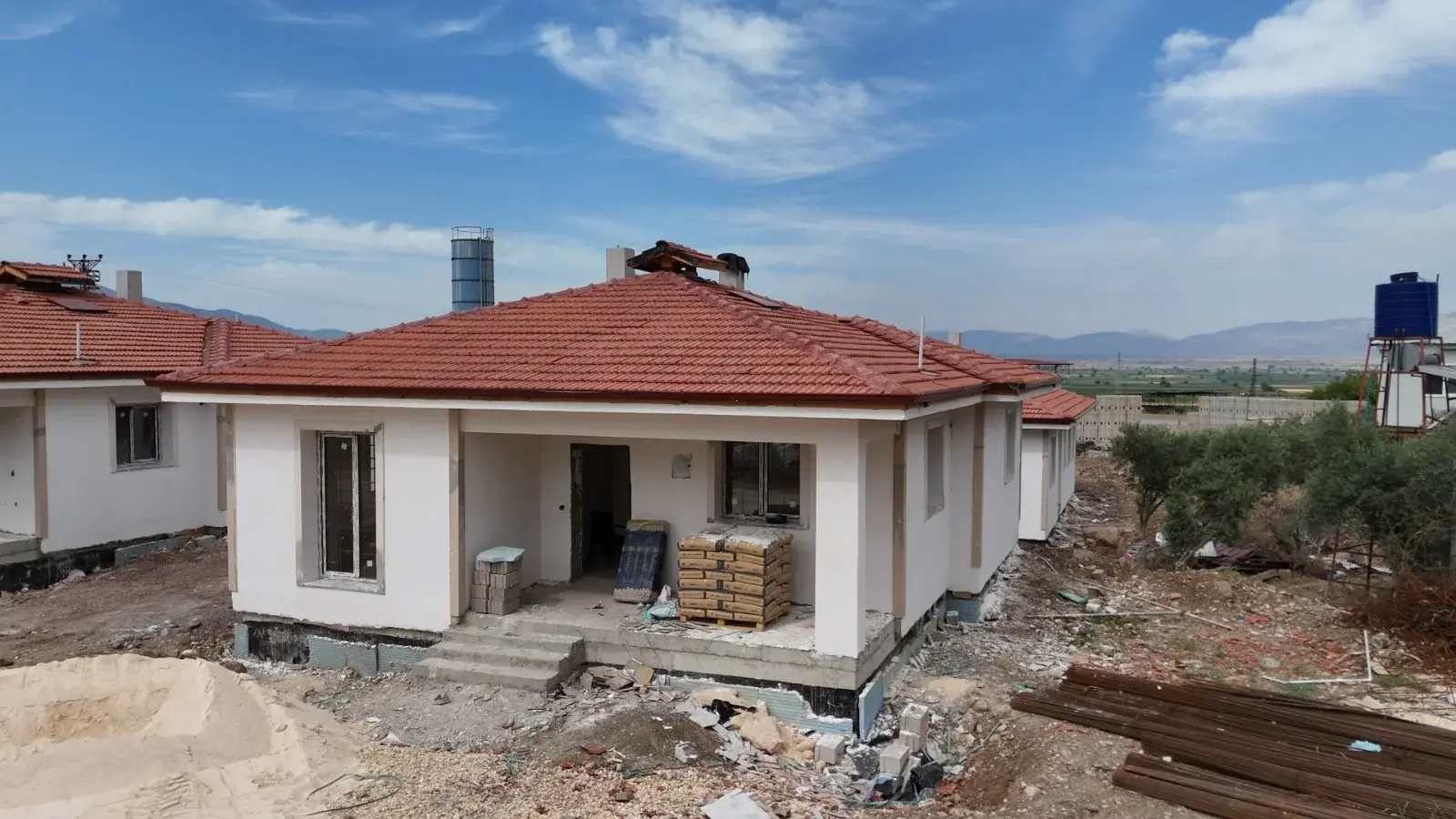 HBB’NİN KIRSAL DÖNÜŞÜM PROJESİNDE KONUTLAR YÜKSELİYOR