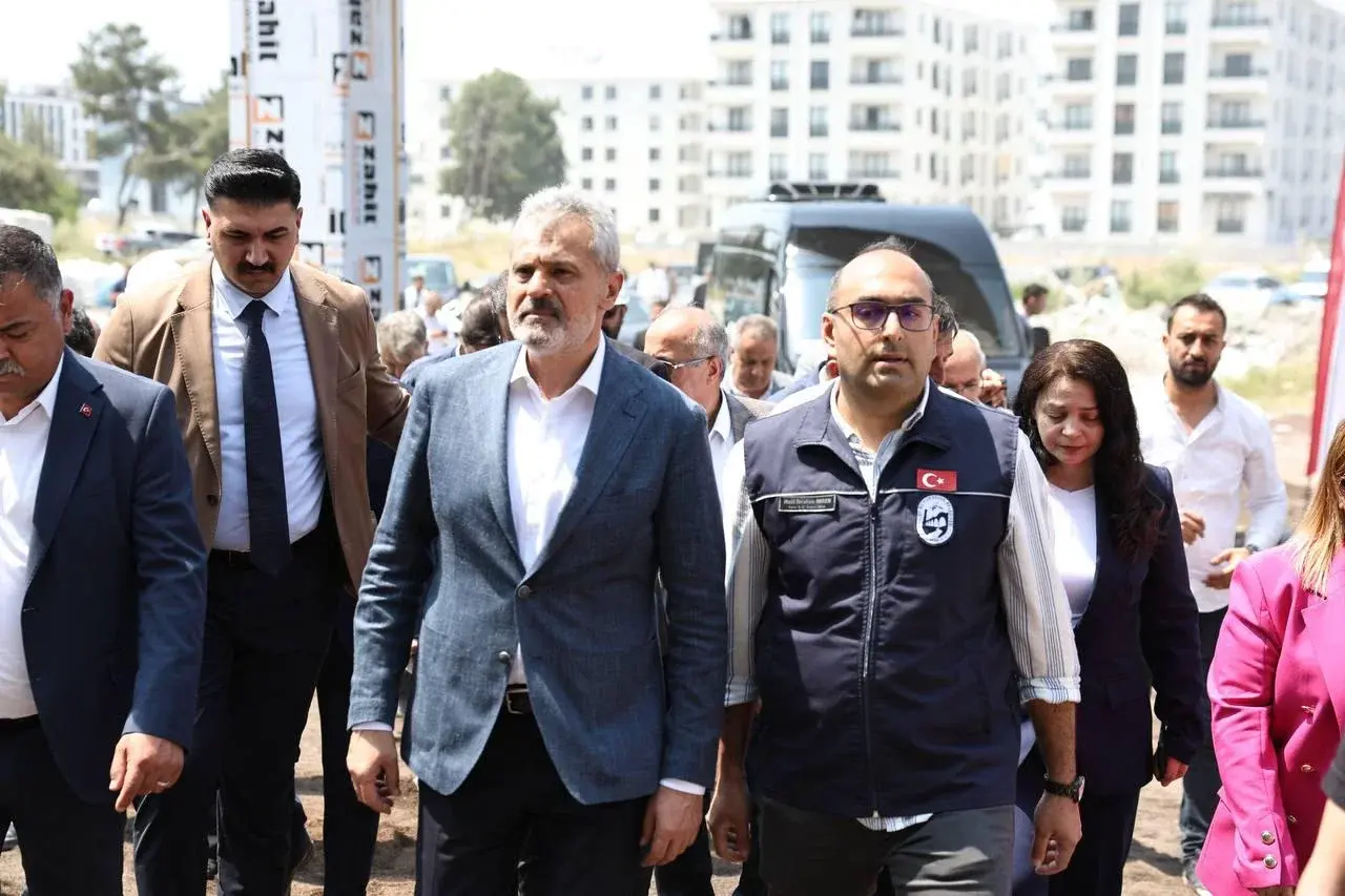 BAŞKAN ÖNTÜRK, DÖRTYOL SPOR SALONU İNŞAATINI DETAYLI ŞEKİLDE KONTROL ETTİ