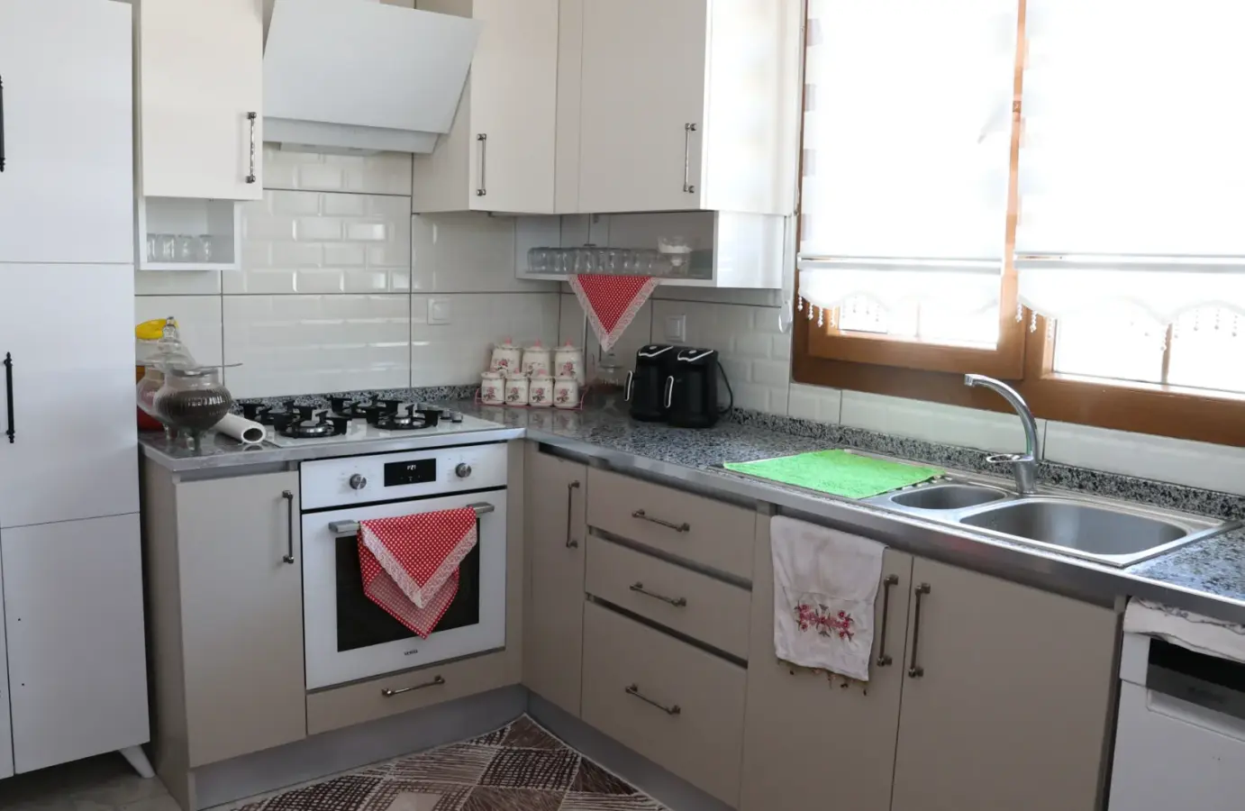 KIRIKHAN KARAMAĞARA’DA KÖY EVLERİ HAK SAHİPLERİNE TESLİM EDİLDİ