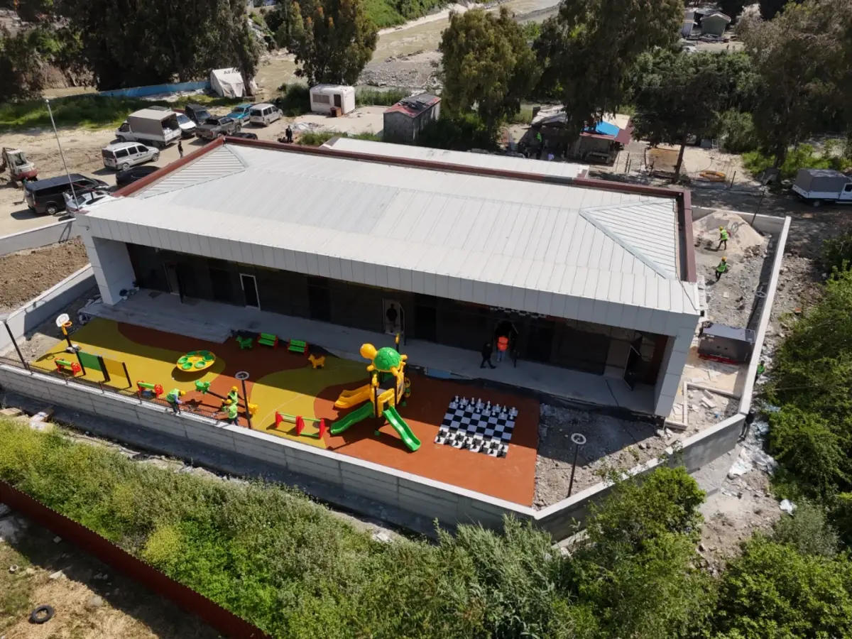 BAŞKAN ÖNTÜRK, DEFNE’DEKİ KREŞİ YERİNDE İNCELEDİ