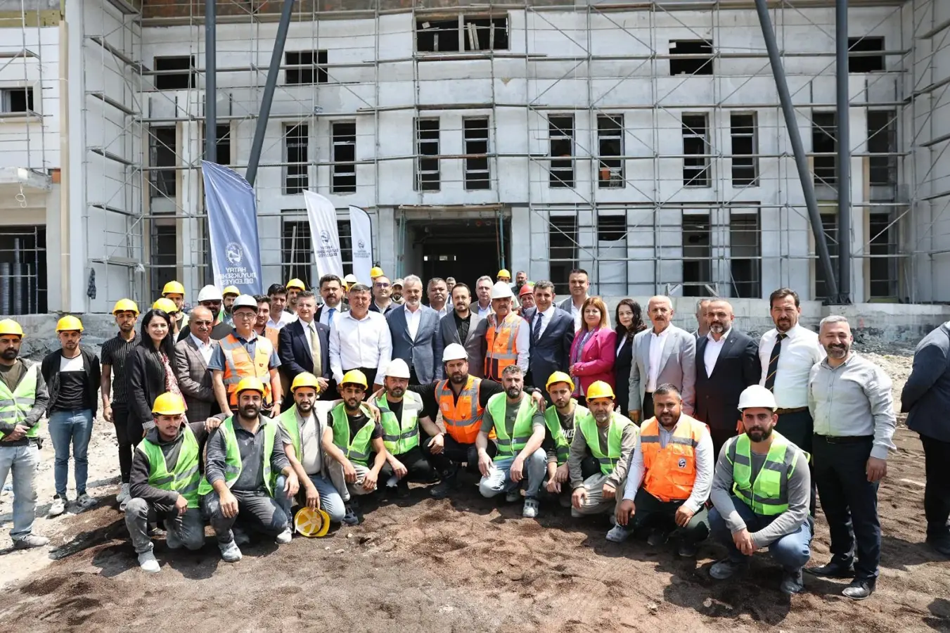 BAŞKAN ÖNTÜRK, DÖRTYOL SPOR SALONU İNŞAATINI DETAYLI ŞEKİLDE KONTROL ETTİ