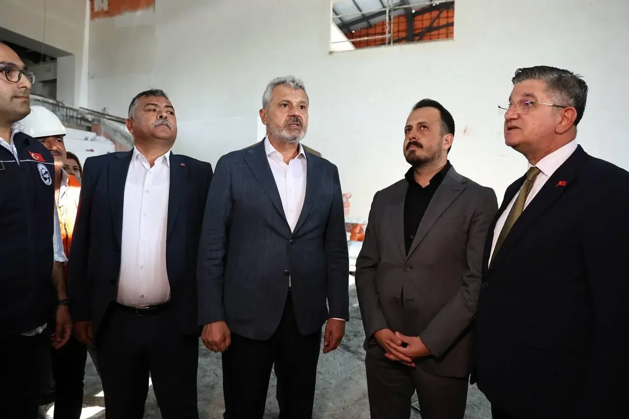 BAŞKAN ÖNTÜRK, DÖRTYOL SPOR SALONU İNŞAATINI DETAYLI ŞEKİLDE KONTROL ETTİ