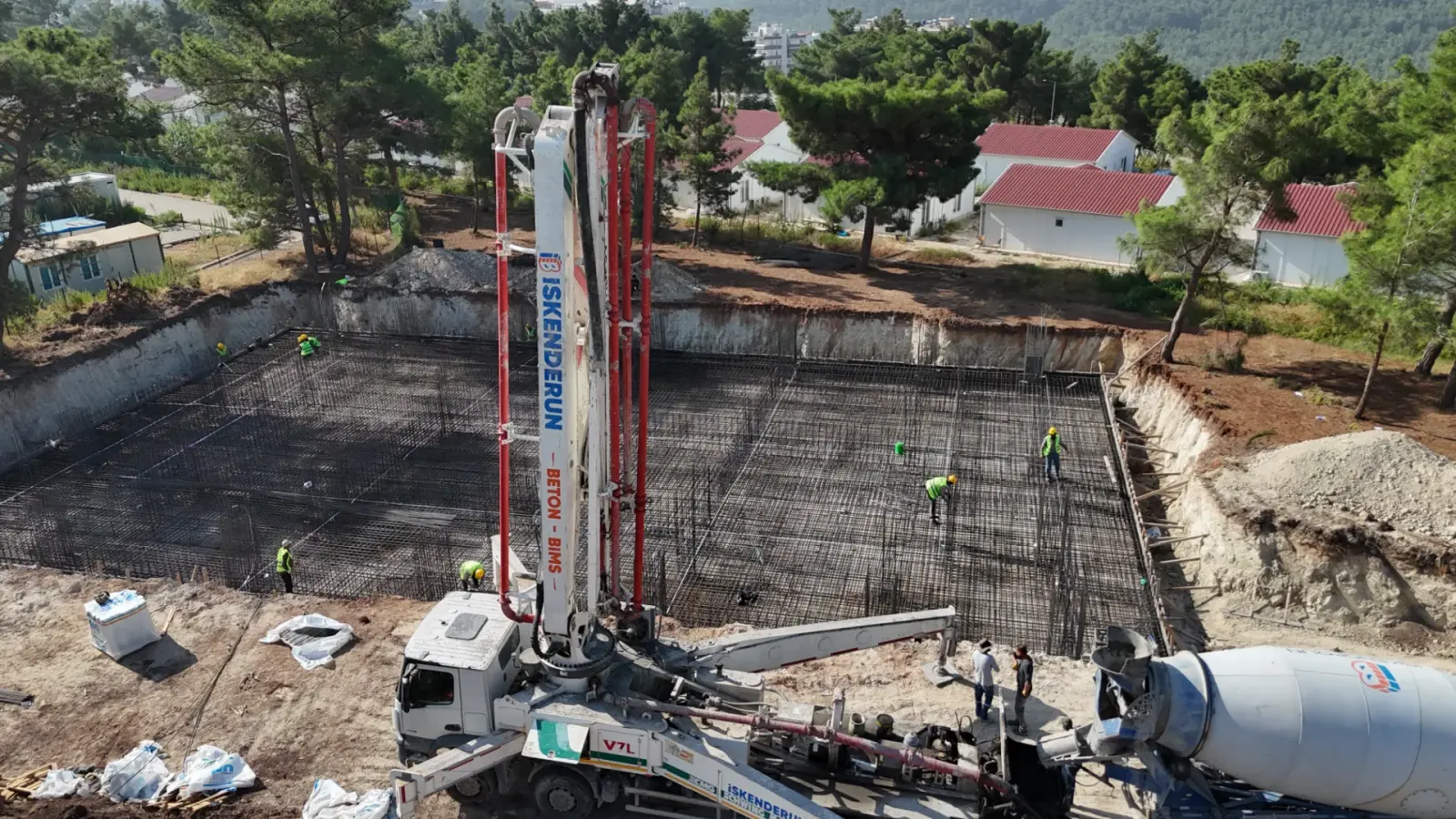 HBB BELEN’DE YARI OLİMPİK YÜZME HAVUZUNUN TEMELİNİ ATTI