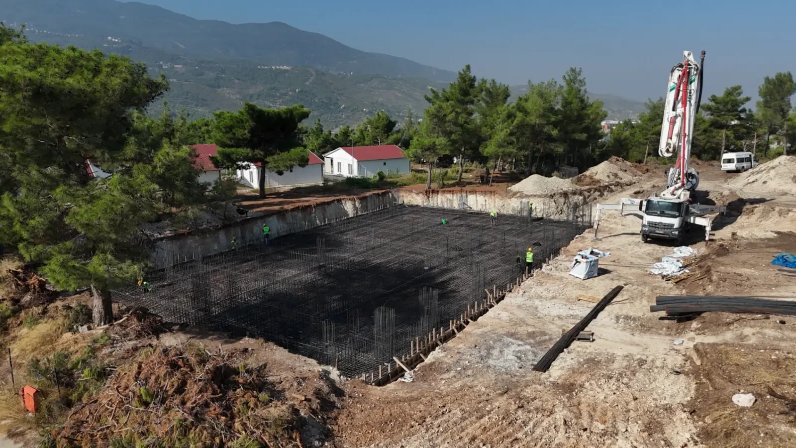 HBB BELEN’DE YARI OLİMPİK YÜZME HAVUZUNUN TEMELİNİ ATTI