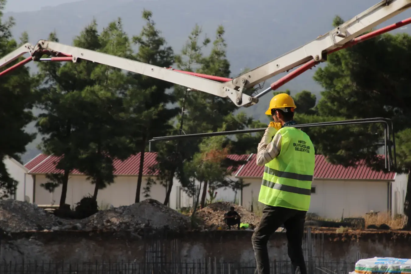 HBB BELEN’DE YARI OLİMPİK YÜZME HAVUZUNUN TEMELİNİ ATTI