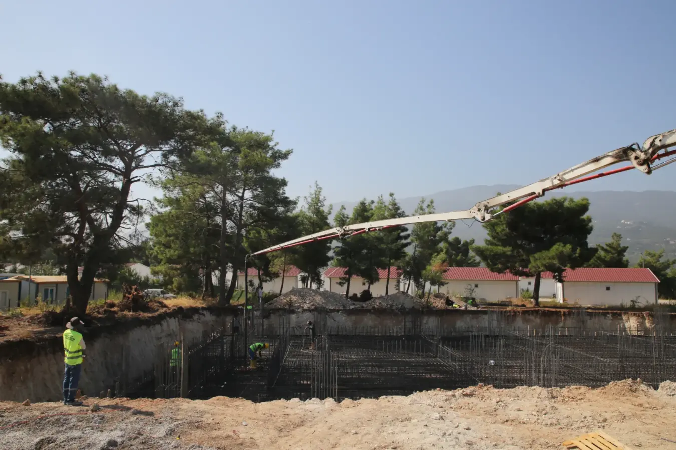 HBB BELEN’DE YARI OLİMPİK YÜZME HAVUZUNUN TEMELİNİ ATTI