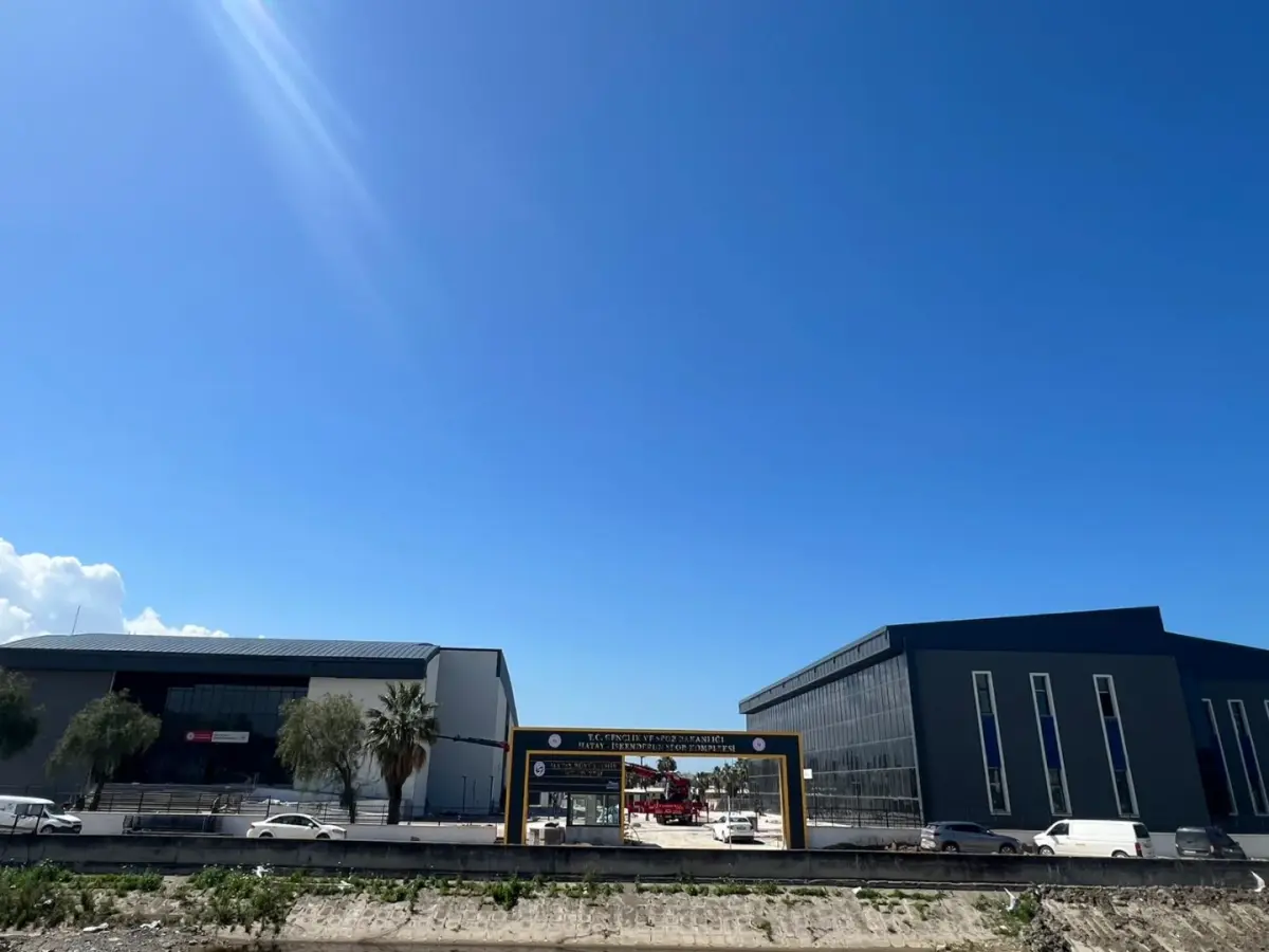 İskenderun Kapalı Spor Salonu ve Yarı Olimpik Yüzme Havuzu — İSKENDERUN