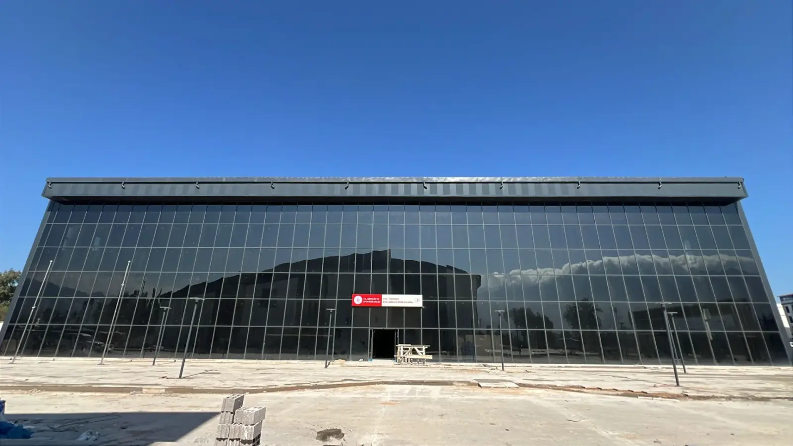 İskenderun Kapalı Spor Salonu ve Yarı Olimpik Yüzme Havuzu — İSKENDERUN