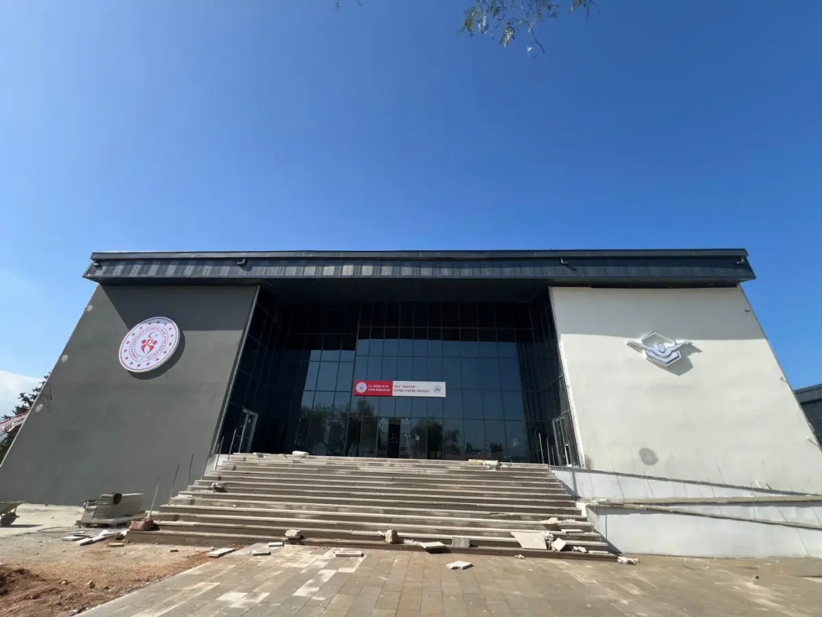 İskenderun Kapalı Spor Salonu ve Yarı Olimpik Yüzme Havuzu — İSKENDERUN