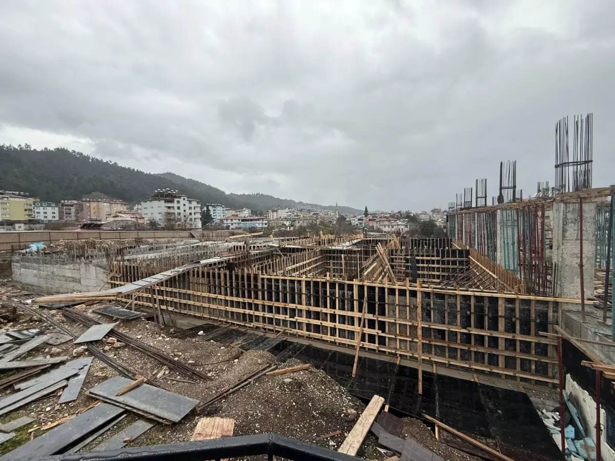 SPOR KOMPLEKSLERİ — YAYLADAĞI SPOR SALONU