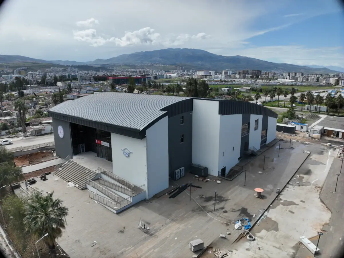 İskenderun Kapalı Spor Salonu ve Yarı Olimpik Yüzme Havuzu — İSKENDERUN