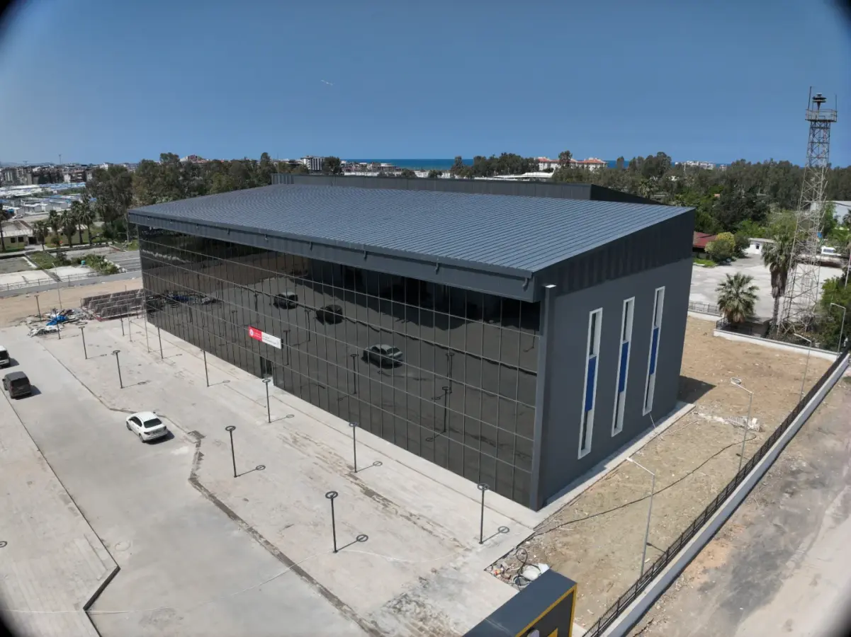 İskenderun Kapalı Spor Salonu ve Yarı Olimpik Yüzme Havuzu — İSKENDERUN