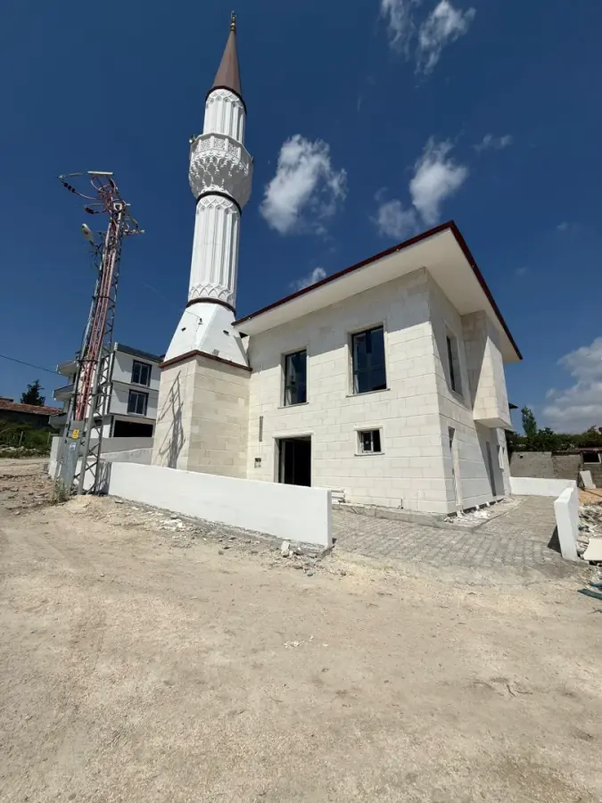 CAMİLER — ALTINÖZÜ AVUTTEPE CAMİ