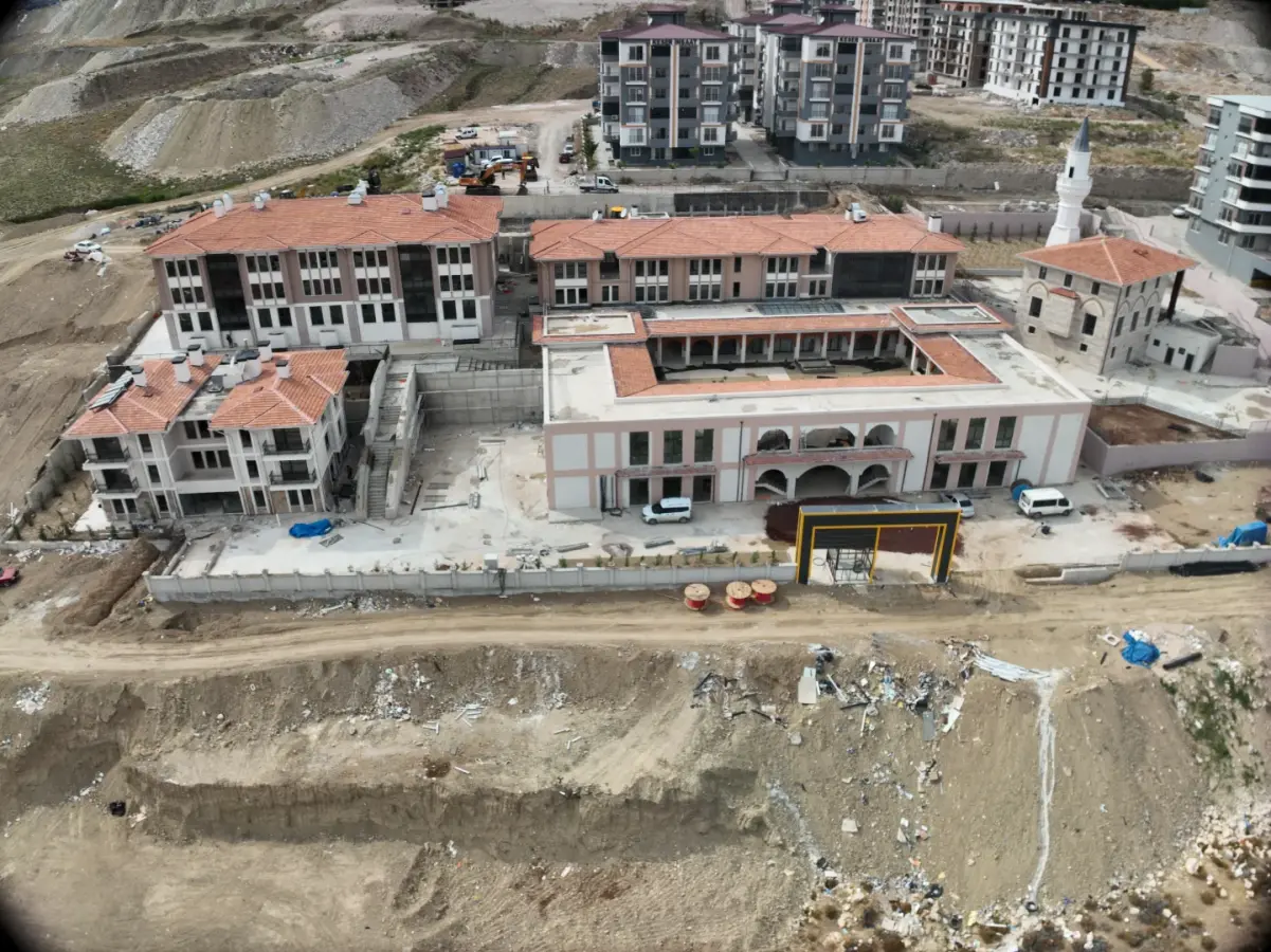 Arifan Eğitim ve Kültür Merkezi Yerleşkesi Merkez Kuran Kursu — KIRIKHAN EĞİTİM VE KÜLTÜR TESİSİ