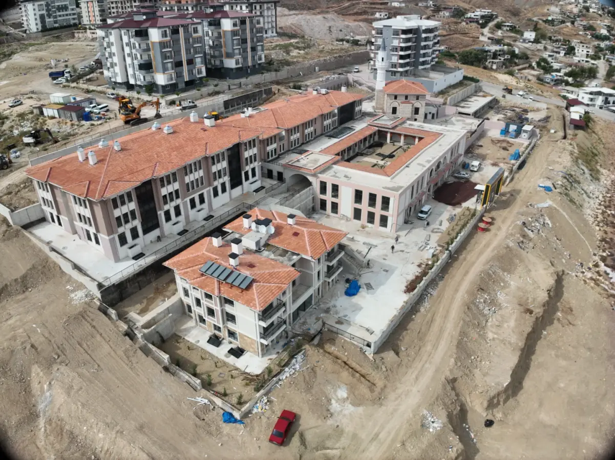 Arifan Eğitim ve Kültür Merkezi Yerleşkesi Merkez Kuran Kursu — KIRIKHAN EĞİTİM VE KÜLTÜR TESİSİ