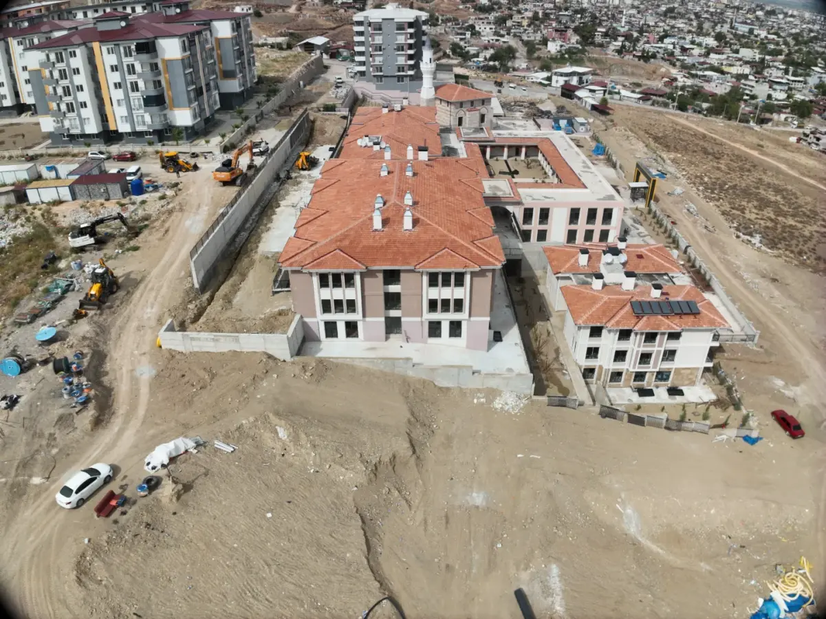 Arifan Eğitim ve Kültür Merkezi Yerleşkesi Merkez Kuran Kursu — KIRIKHAN EĞİTİM VE KÜLTÜR TESİSİ