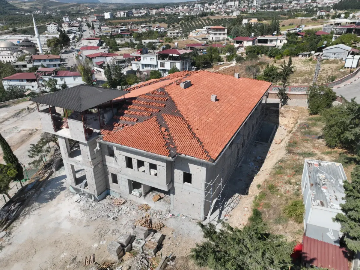 Gençlik Merkezi — ALTINÖZÜ