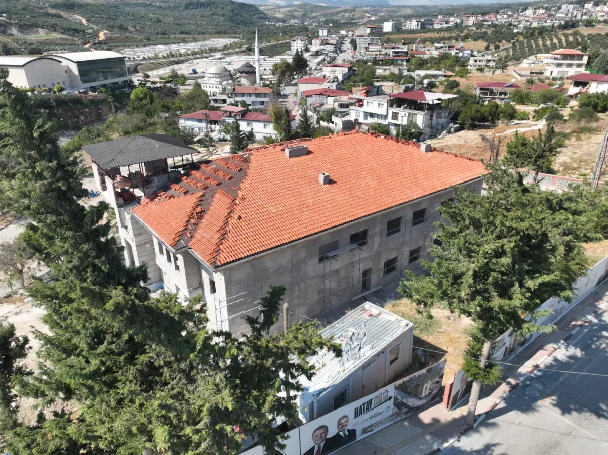 Gençlik Merkezi — ALTINÖZÜ