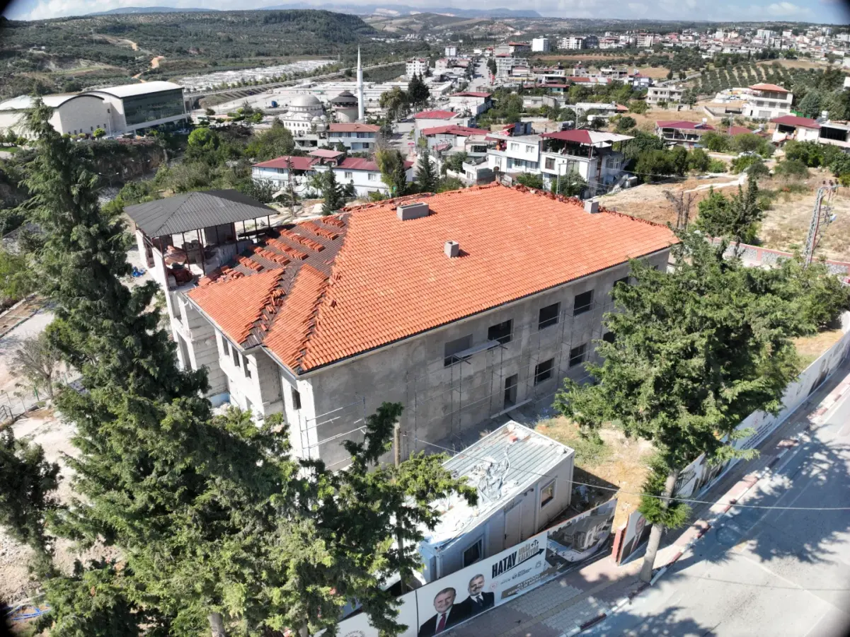 Gençlik Merkezi — ALTINÖZÜ